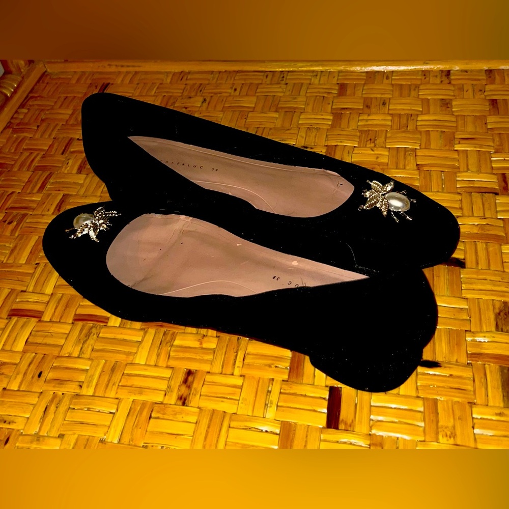 ZARA Trafaluc Black Velvet Ballerina Flats with Pearl & Gold Beetles, 39EU/8.5US
